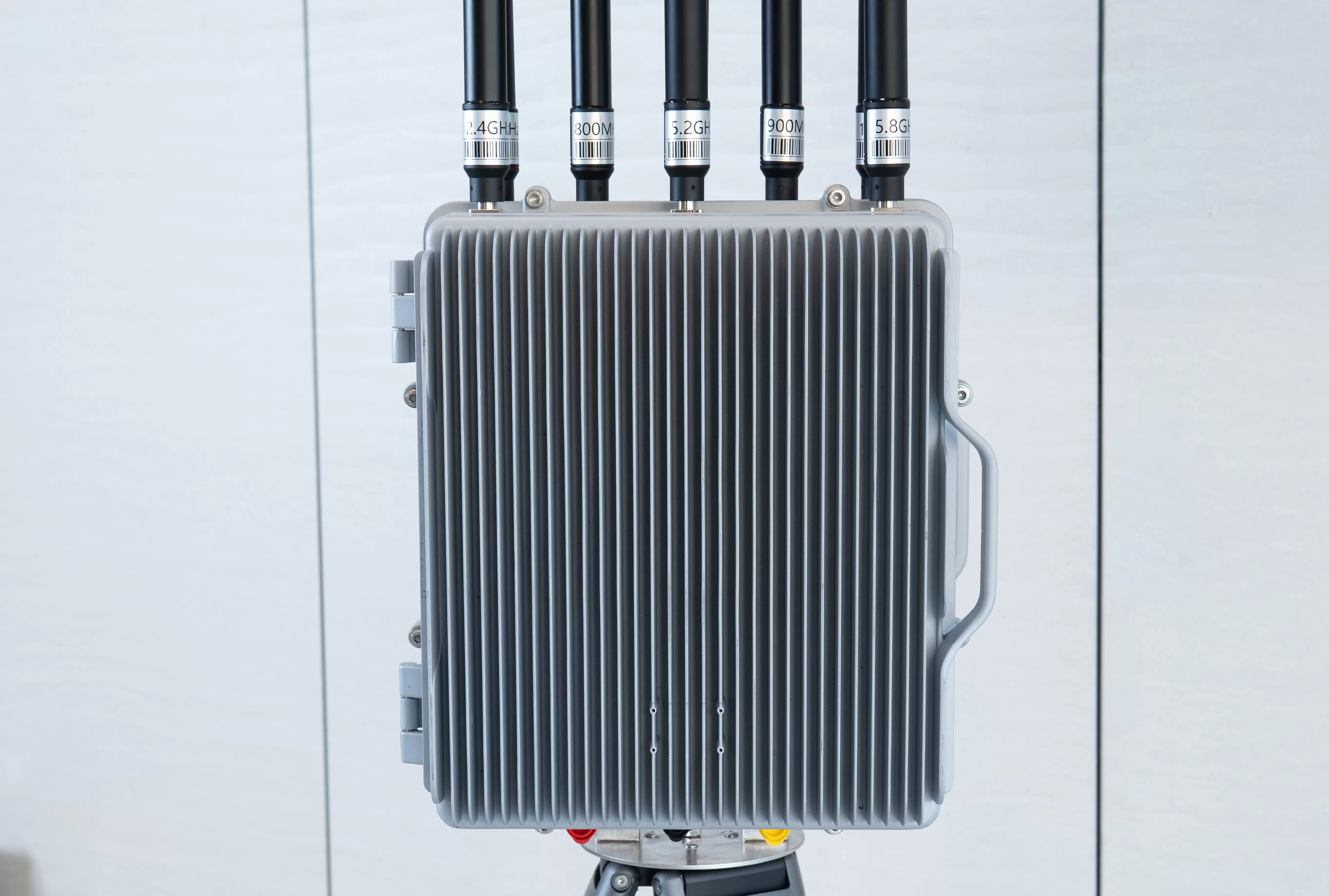 DR200-AB(c) Стационарное интегрированное оборудование для обнаружения, глушения и обмана дронов