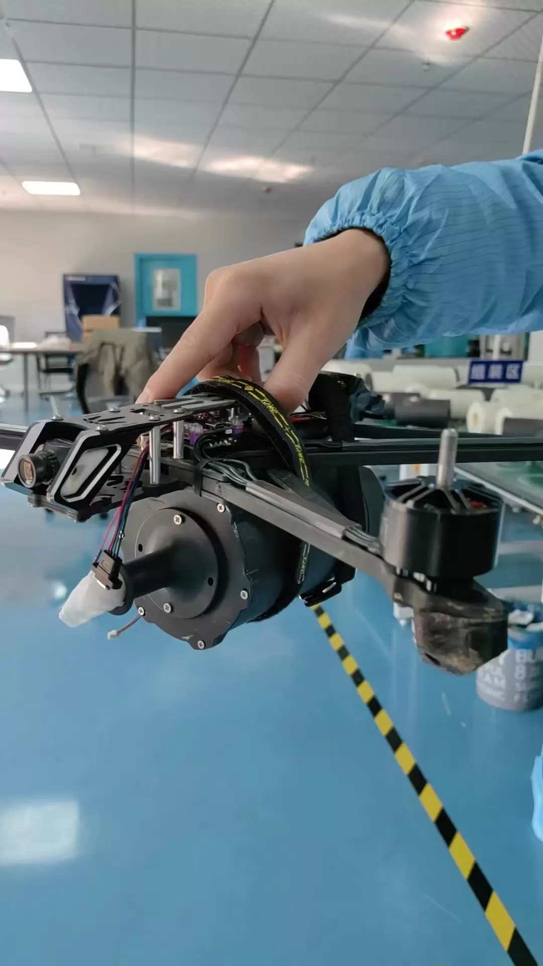 Дроны оснащены оптоволоконными катушками для дальности 3 км, 5 км, 10 км, 15 км, 20 км, 30 км, 40 км.