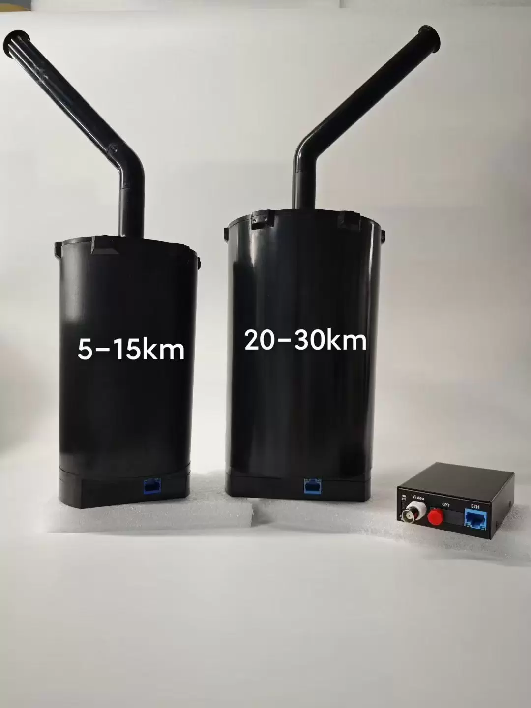 Дроны оснащены оптоволоконными катушками для дальности 3 км, 5 км, 10 км, 15 км, 20 км, 30 км, 40 км.