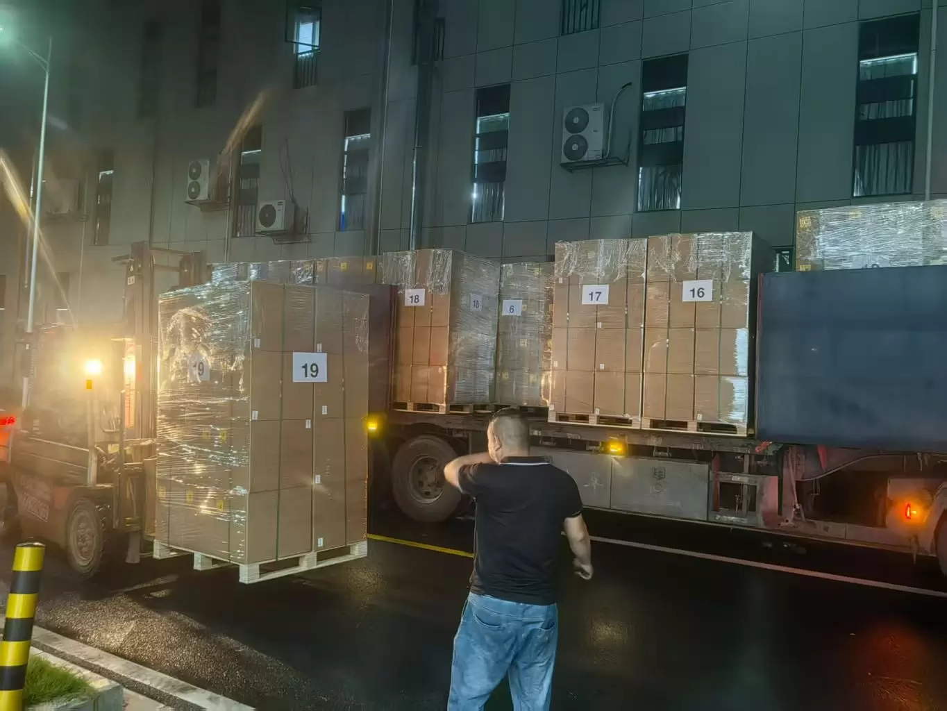 Дроны оснащены оптоволоконными катушками для дальности 3 км, 5 км, 10 км, 15 км, 20 км, 30 км, 40 км.